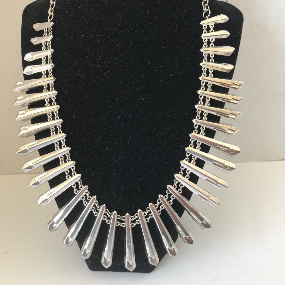 KENDRA SCOTT SILVER TONE  METALLIC NECKLACE